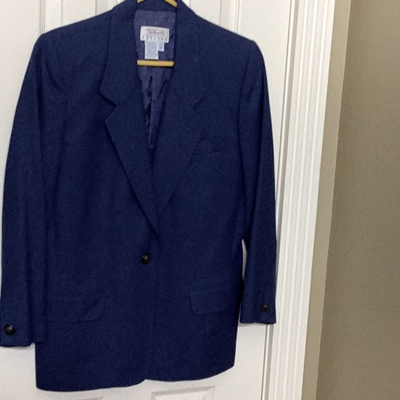 Size 8 Petite navy blue worsted wool jacket. - Picture 1 of 7